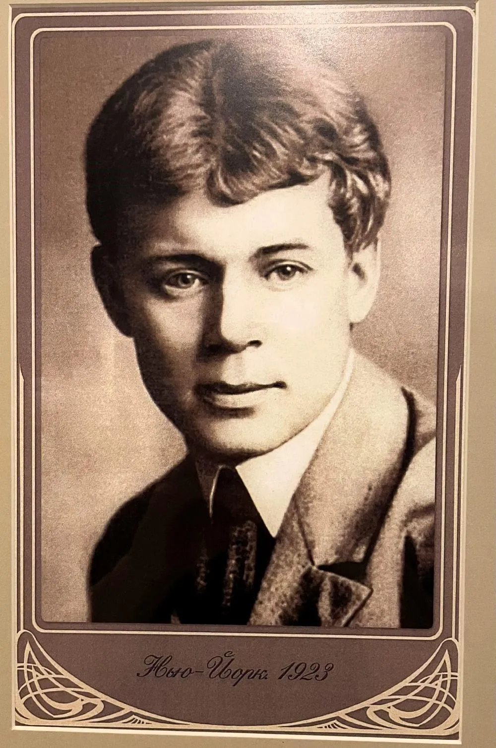 Сергей Есенин: жизнь, поэзия и трагическая смерть