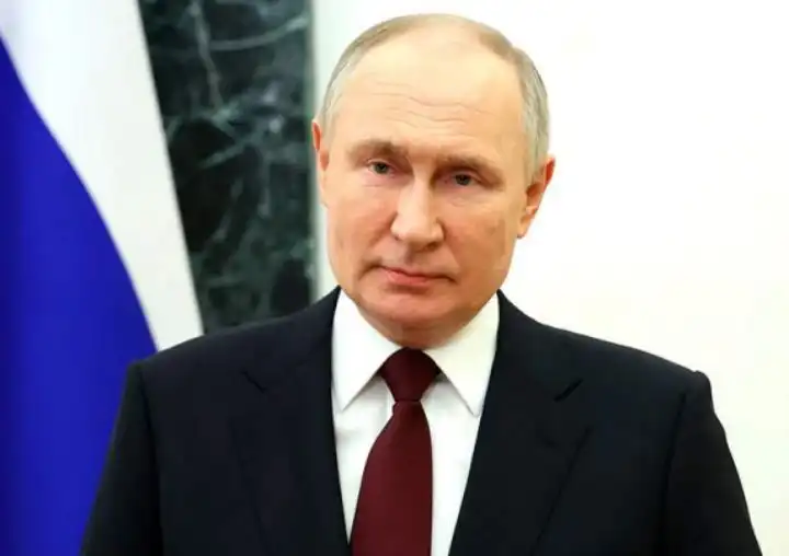 Путин поздравил военных
