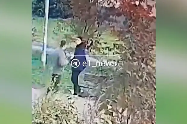 Таксист избил школьника
