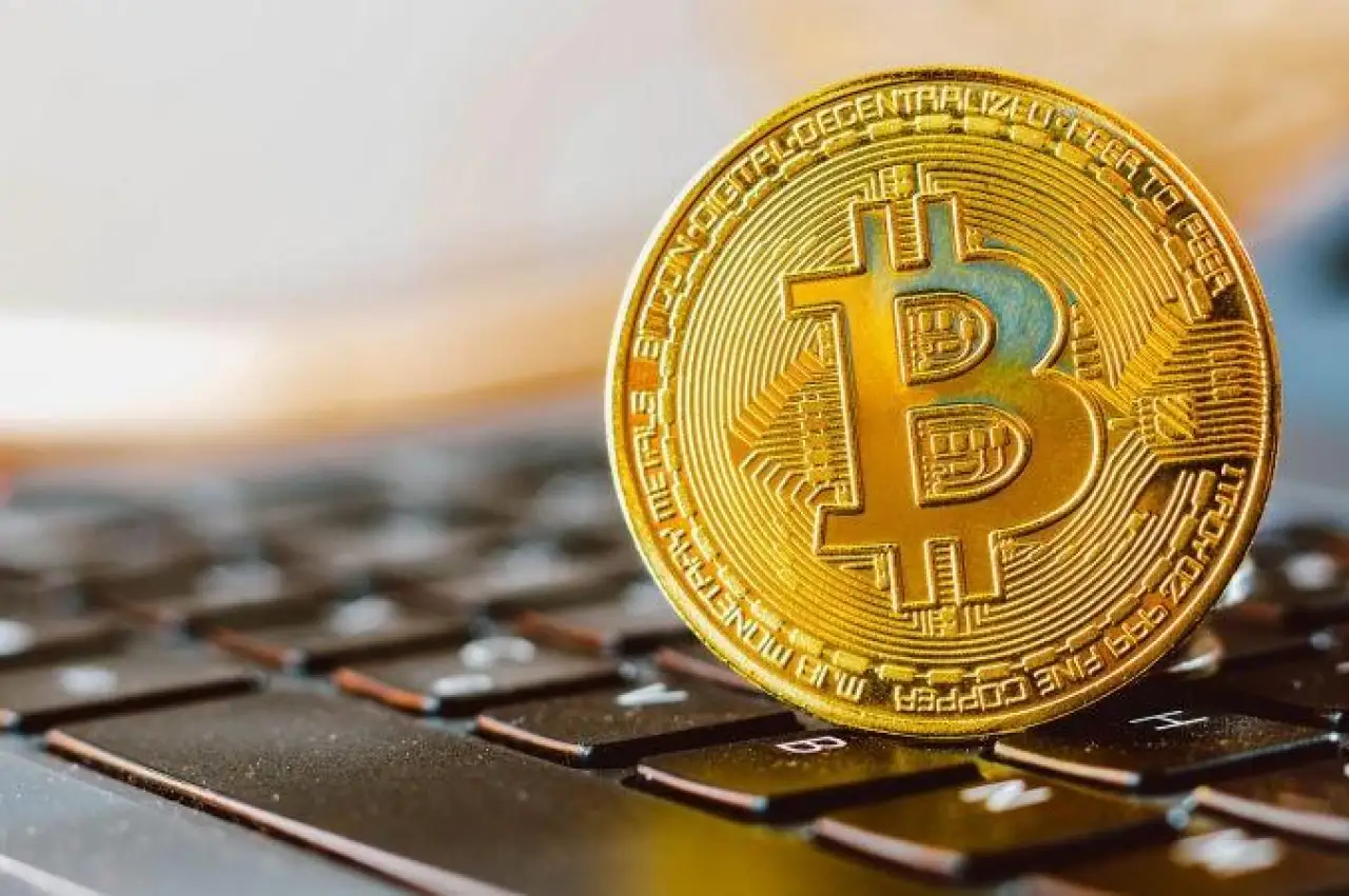 Биткоин на 27 апреля 2026