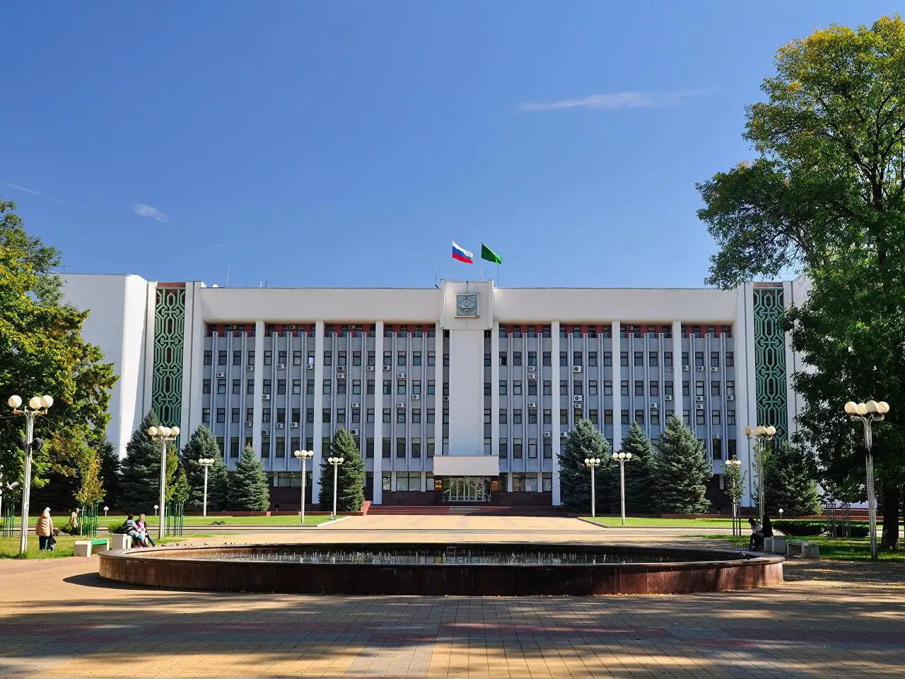 Чиновники